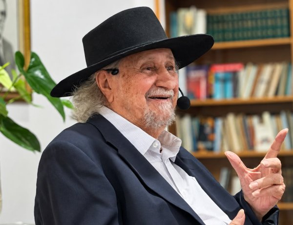 Elomar recebe o título Doutor Honoris Causa